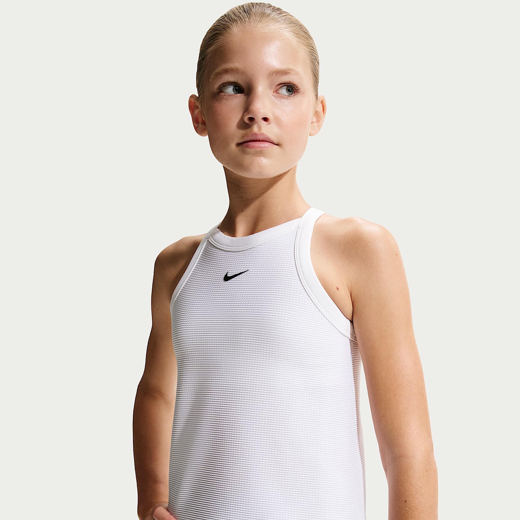 Nike ホワイト クロップドタンクトップ Nike Girls' High-Neck Tank Top. Nike.com